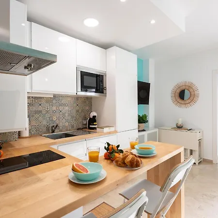 Apartment Faro's & *